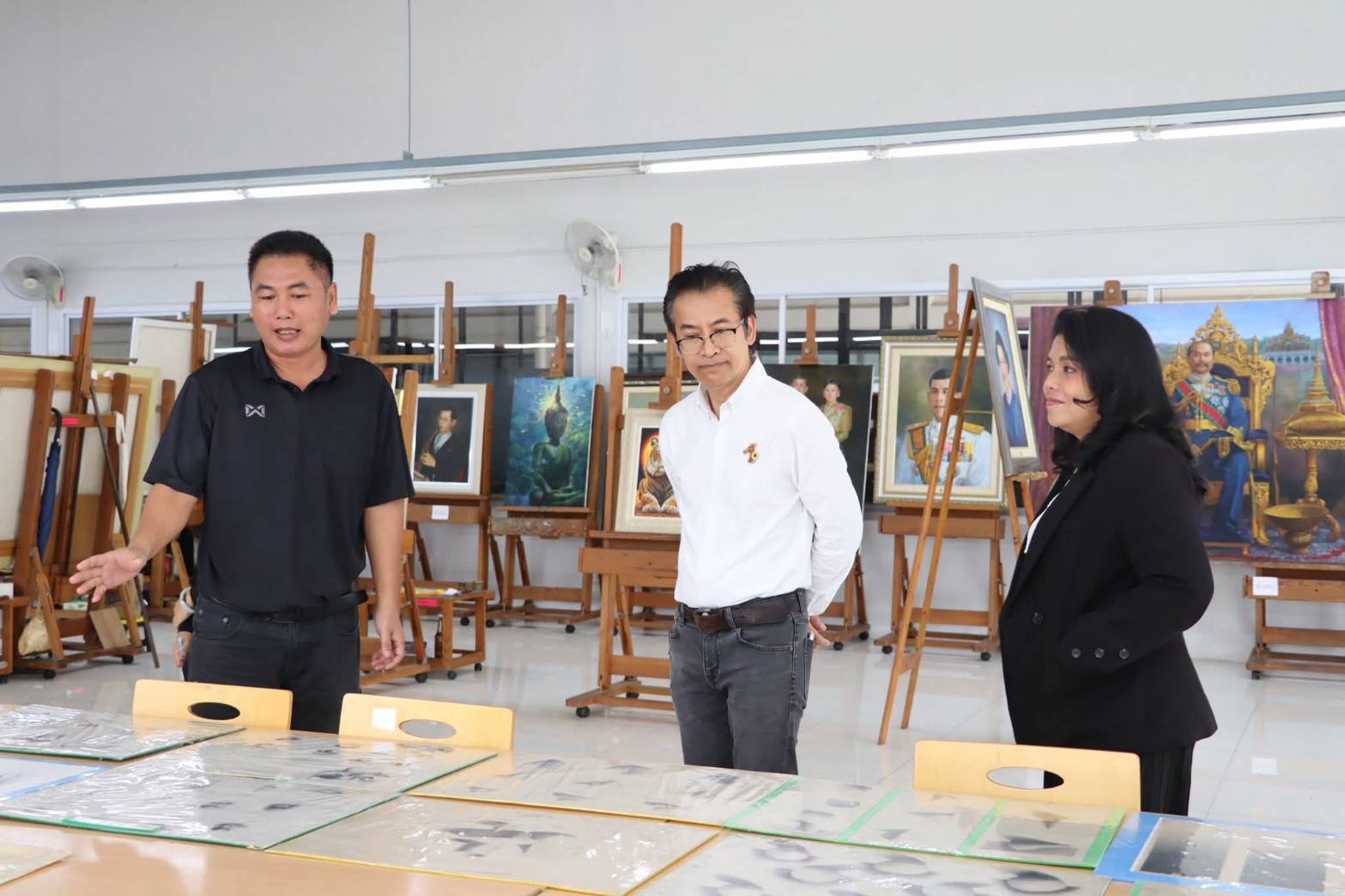 title - ผู้อำนวยการศูนย์ส่งเสริมและพัฒนาอาชีพเสริมนอกภาคการเกษตร ให้การต้อนรับคณะเจ้าหน้าที่กระทรวงทรัพยากรธรรมชาติและสิ่งแวดล้อม เยี่ยมชมสถานที่ ศพส. และแผนกฝึกอบรมทั้ง 12 แผนก